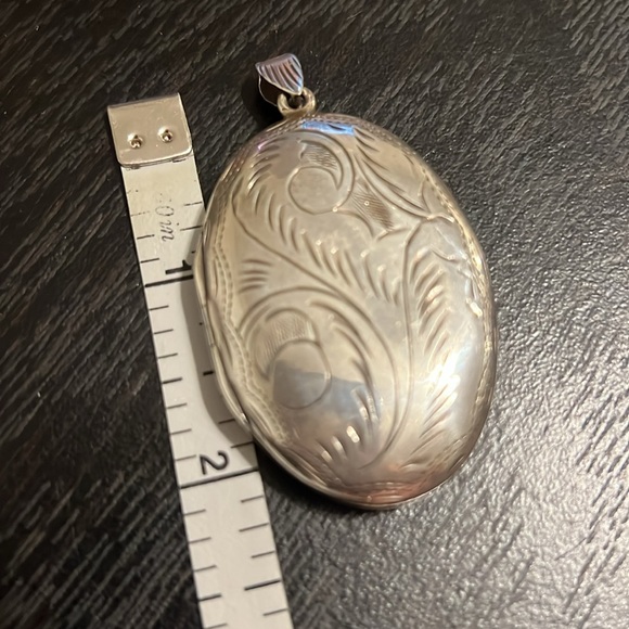 Vintage large etched sterling silver 925 oval locket necklace pendant - Picture 7 of 7